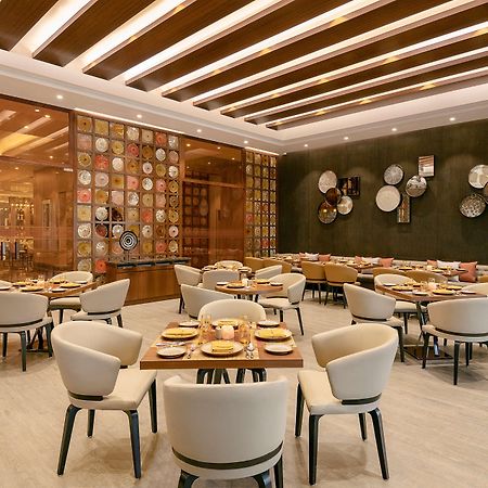 Radisson Mumbai Andheri Midc Εξωτερικό φωτογραφία The interior of the restaurant