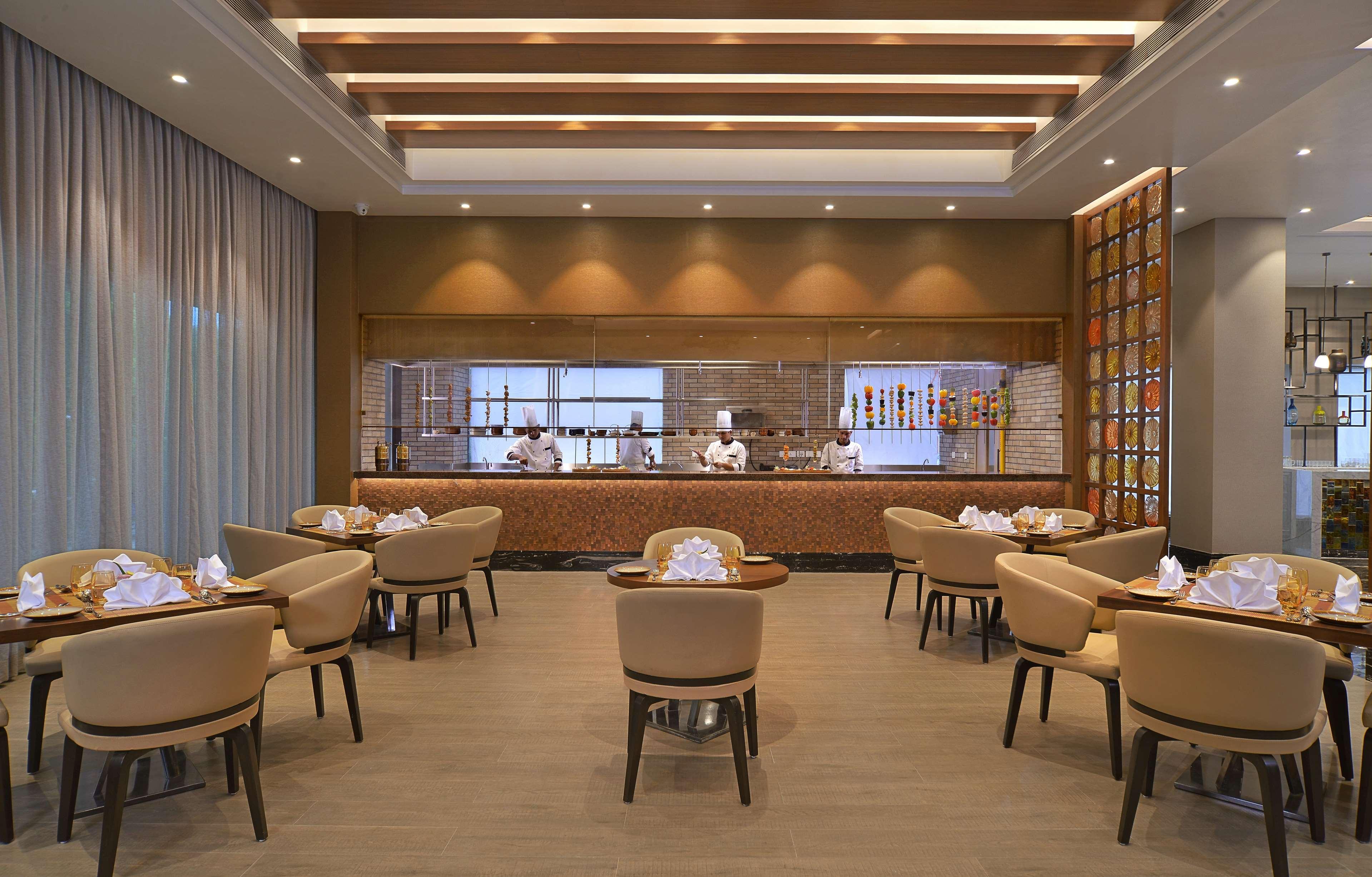 Radisson Mumbai Andheri Midc Εξωτερικό φωτογραφία The restaurant