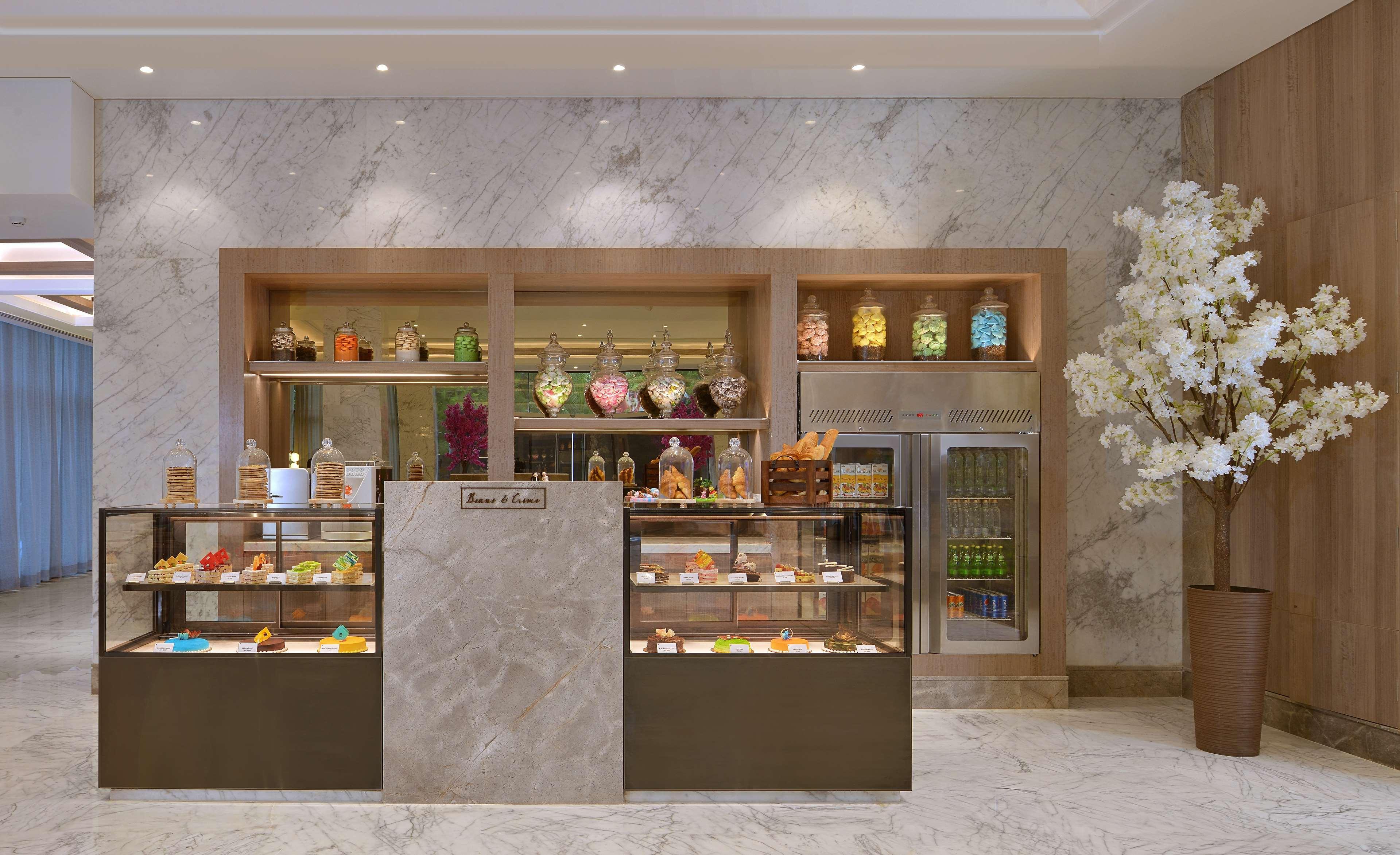 Radisson Mumbai Andheri Midc Εξωτερικό φωτογραφία The Pastry Shop