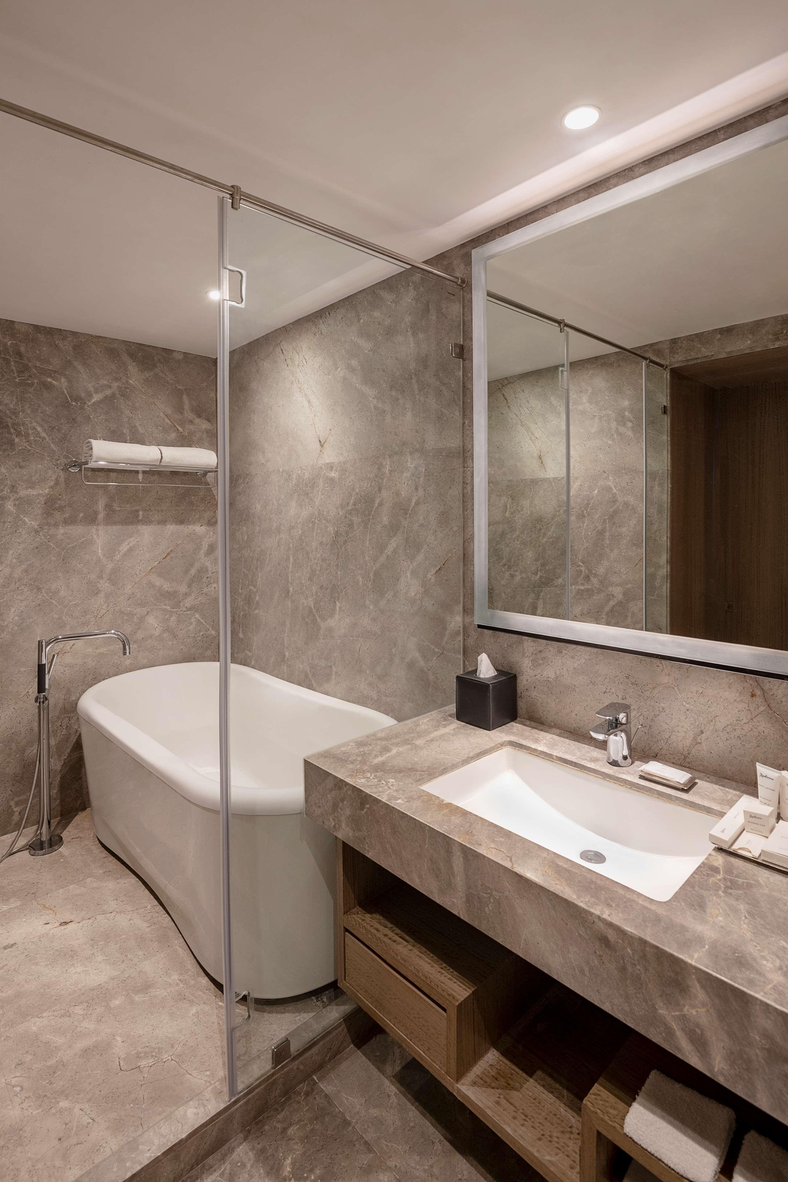 Radisson Mumbai Andheri Midc Εξωτερικό φωτογραφία Bathroom